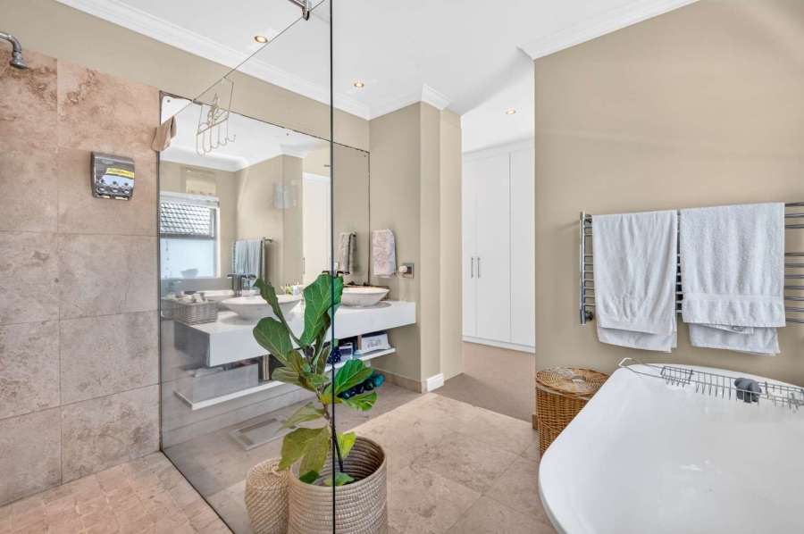 5 Bedroom Property for Sale in Claremont Upper Western Cape